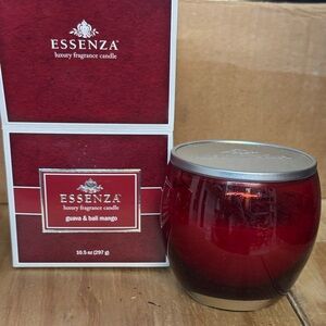 Essenza Luxury Fragrance Candle in the Guava & Bali Mango scent